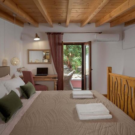 Captain'S Memories Stylish Harbour Apartments Chalki Town Exterior photo