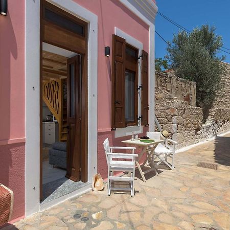 Captain'S Memories Stylish Harbour Apartments Chalki Town Exterior photo