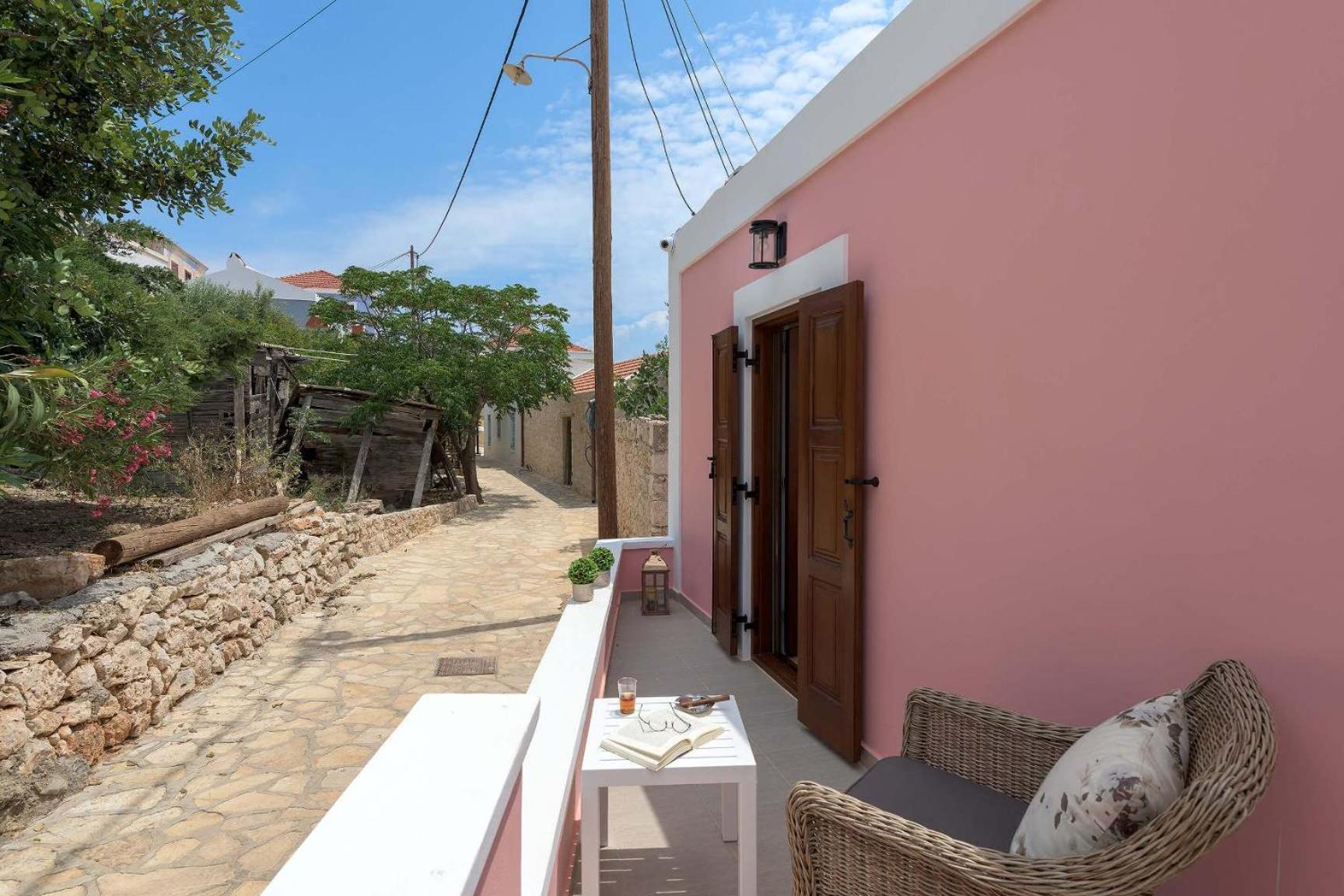 Captain'S Memories Stylish Harbour Apartments Chalki Town Exterior photo
