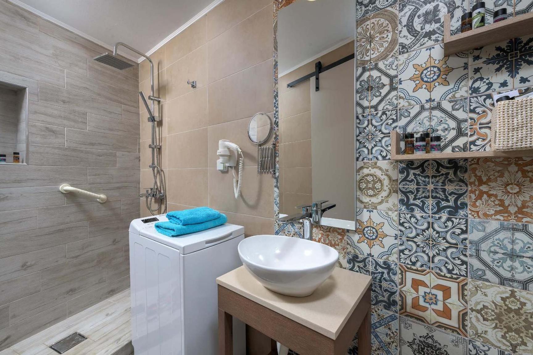 Captain'S Memories Stylish Harbour Apartments Chalki Town Exterior photo