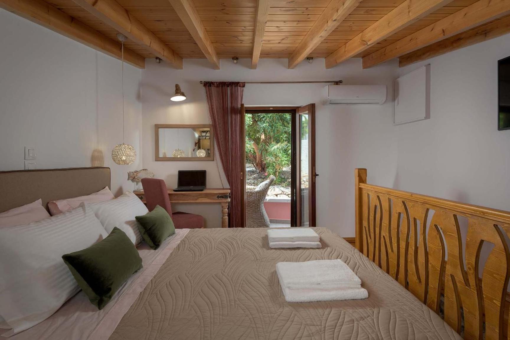 Captain'S Memories Stylish Harbour Apartments Chalki Town Exterior photo
