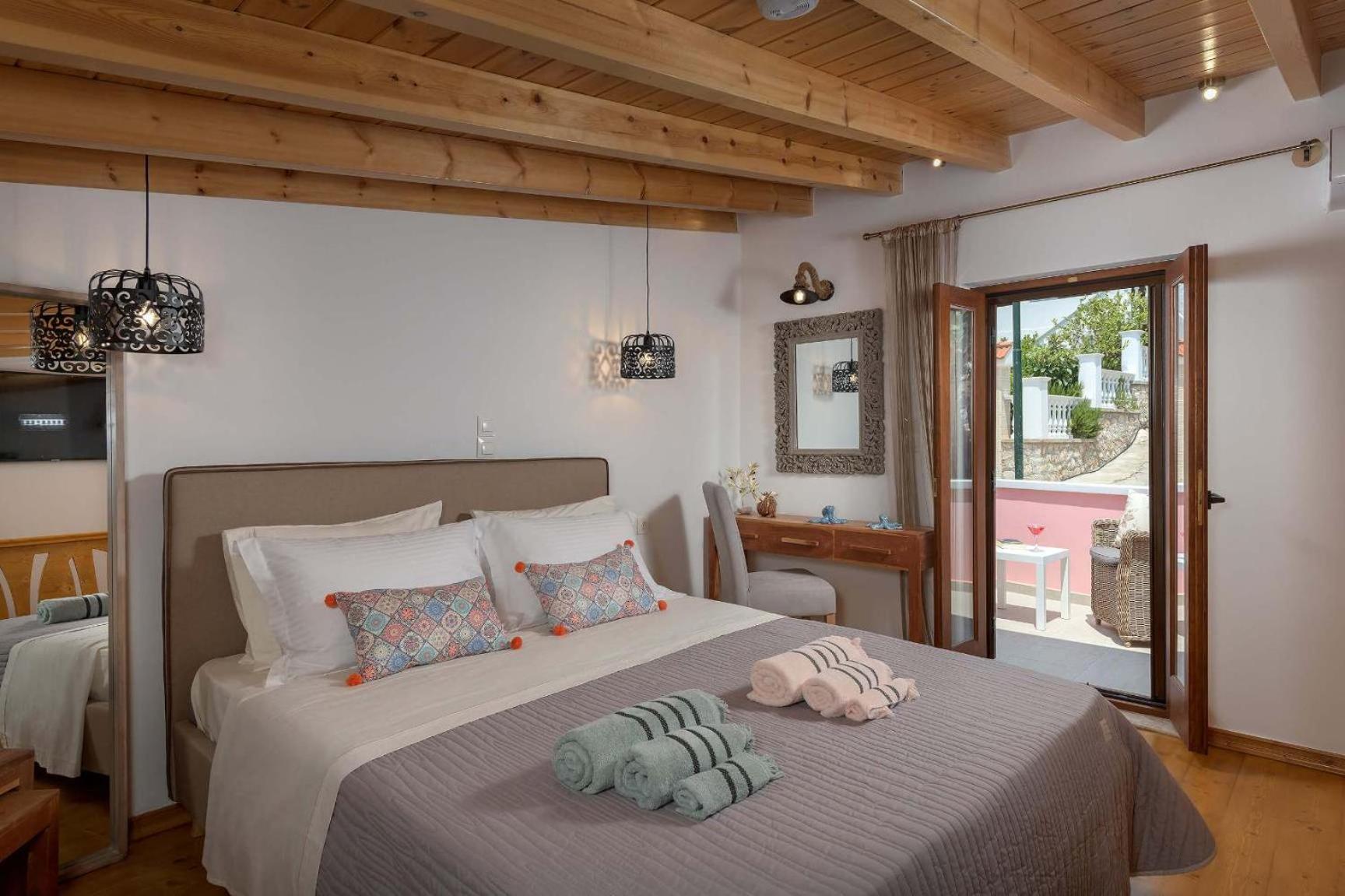 Captain'S Memories Stylish Harbour Apartments Chalki Town Exterior photo