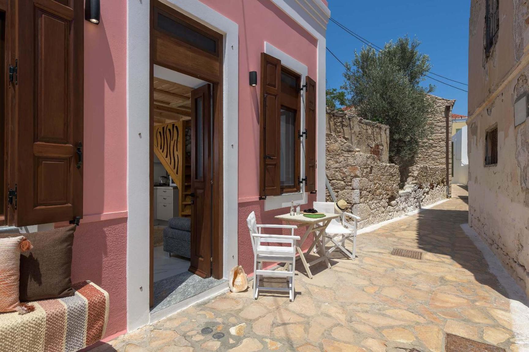 Captain'S Memories Stylish Harbour Apartments Chalki Town Exterior photo